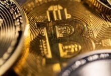 انخفاض البيتكوين دون 90 ألف دولار لأول مرة