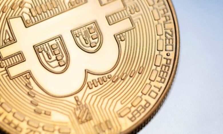 هبوط البيتكوين نحو 92 ألف دولار