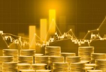 ارتفاع أسعار الذهب وتراجع البيتكوين مع الضغوط على الفيدرالي التي تهز الدولار