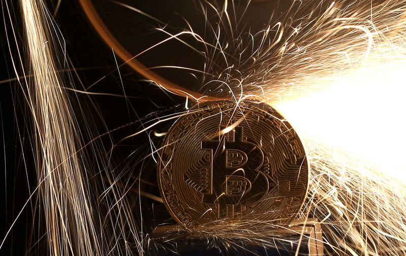 البيتكوين نحو 70 ألف دولار