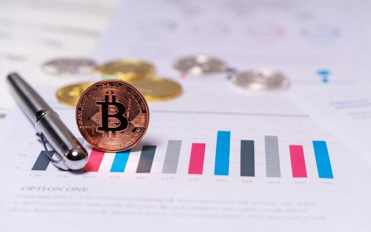 استمرار دورة البيتكوين رغم الارتفاع المفاجئ إلى 82 ألف دولار