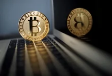 تراجع البيتكوين دون 62 ألف دولار وسط مخاوف أسعار الفائدة وتدفقات ETF