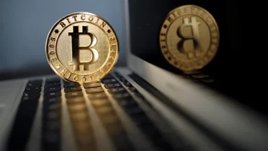تراجع البيتكوين دون 62 ألف دولار وسط مخاوف أسعار الفائدة وتدفقات ETF